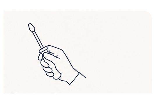 Hand mit Schraubendreher als Symbol für Handwerk und körperliche Arbeit